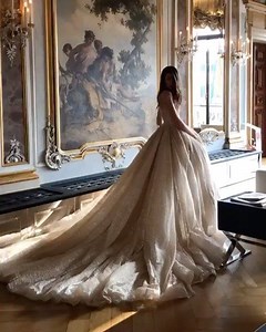 All 👀 will be on you in @millanova ✨ More on this designer in our upcoming issue! . . . #millanova #millanovabride #dress #gown #wedding #weddingdress #bridalgown #bride #hautecouture #couture #designer #luxury #luxurylifestyle #DOLCEmag | Video via @millanova | Dolce Magazine