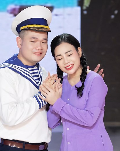 177K views · 3.7K reactions | Giữa đảo xa đêm ngày anh nhớ Hình bóng quê nhà yêu dấu thân thương... Ngọt ngào da diết với bài chèo "Tình Anh Lính Đảo" qua sự thể hiện của Cường Cá và NSND Lương Thuỳ Linh ❤ Soạn lời: Nguyễn Sỹ Sang #cuongca | Cường Cá | Facebook