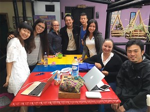 コロンビアの可愛い女子高学生たちと折り紙で文化交流。 - ◎アラサースカイ◎