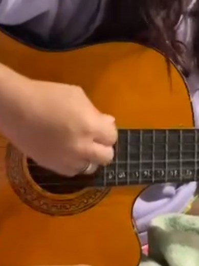 @Alex ❤️ #viral #guitarra #acordesdeguitarra #notasmusicales #amor | carving initials into guitar