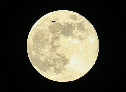 Is there a full moon tonight? See the first of 3 supermoons in California