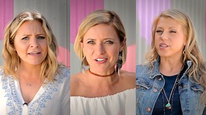TV stars watch TV too. Jodie Sweetin, Christine Lakin and Beverley Mitchell share their favorite '90s shows. #HollywoodDarlings | Hollywood Darlings