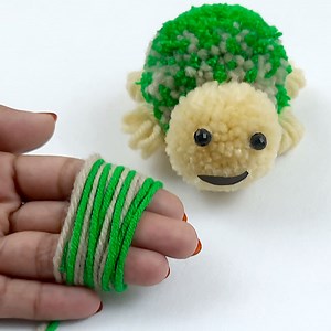 DIY woolen craft Pom Pom Turtle 🐢 || woolen crafts animals || yarn animals | Aplect Creation