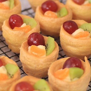 245K views · 4.9K reactions | Kue ini meleleh dimulut, bikinnya sangat mudah dan murah resep kue sus buah atau kue mangkuk | Resep Masakan | Facebook