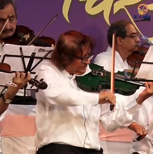 Haal Kya Hai Dilon Ka / हाल क्या है दिलों का ना पूछो सनम | Kishore Kumar | Prshant Naseri | Mere Geet | Rang E Mehfil | Rang E Mehfil #newrelease #fblifestyle #love #song #viral #post #music #video All credit goes to rightful owners none of the clip belongs to this page. | Mere Geet