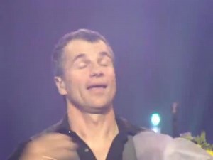 Не отпускаем Брюно! Спой еще!!!!