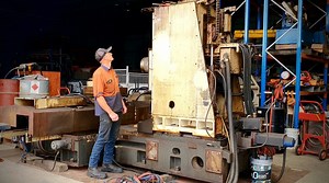 Removing a large horizontal milling machine