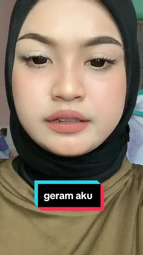 Gold Bracelets Display with Charming Designs