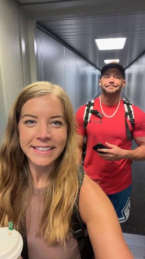 Louisville 👉 Nashville ✈️ Philadelphia 👉 Lancaster. Louisville workout say goodbye to Addi. Trip to Nashville no issues which is a big surprise with traffic there. Delayed on tarmac, @alyssabarton416 luggage got stuck on conveyor for an hour in Philly. Luckily had meal packed to eat when we got to hotel late. Getting closer. @paducahmealprepco @oldschoolbarbellgym @lvolouisvillesveryown @big_daddy_chap #bodybuilding #firstshow #npc #roadtotheshow #bodybuildingjourney #pamuscle #personaltrainer