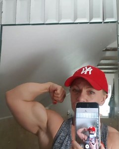 Helen Williams on Instagram: "Biceps queen!  It's Flex Friday! #blondeandstrong #bicepqueen #flexfriday #bicepsworship #muscleissexy #musclegoddess #musclegirl #musclegoddess #fitfam #strongwomen #gym"