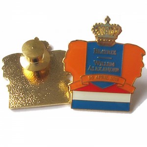 [Hot Item] Rectangular Shape Name Badges Safety Pin Souvenir Qatar Flag Gold Lapel Pin