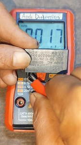 he found a broken capacitor #trend #electronic #components #check #capacitor #capacitores | Andi Distorsing