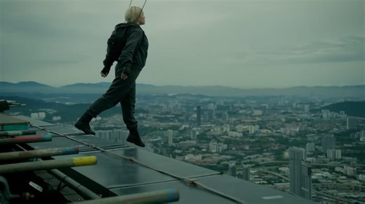 Florence Pugh's daring jump from world's second-tallest building