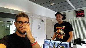 3.1K views · 82 reactions | Los cambios de turno en el estudio de Maxima con JOSE AM y Javi Sanchez son... bueno, mejor que lo veáis vosotros mismos... #SomosGenteSeria | LOS40 DANCE | Facebook