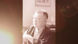 Although Cho-yun Hsu experienced long-time hardship due to poverty, war and physical disabilities, he never gave up on his studies and has become one of the most influential historians in the Chinese-speaking world. His positive attitude is as convincing as his knowledge. At the age of 93, he talks with Chen Dongsheng, founder of Taikang Life Insurance, about his life philosophy in this episode of #LongevityEraSalon. | China Daily