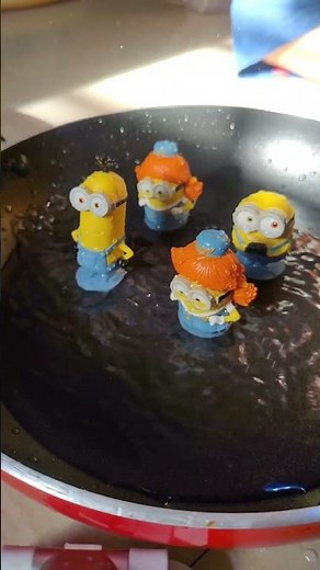 Minions taking a shower in Slow Motion | Water Splash #minions #minion #water #splash #shorts