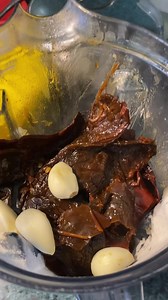 Tortitas de Camarón con Nopales 1 Lb camarones secos 6 Chiles anchos 4 Chiles pasilla 1/2 Cebolla 4 Dientes ajos 6 Huevos 1/2 Taza harina 1 1/2 Tazas leche 1 Taza pan molido 1/2 Lb queso panela Sal al gusto. #camaron #tortas #fyp #fbvideos | El Menu de Lupita