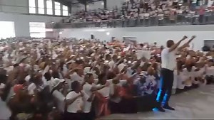 UMENGAMELI we IFP uVF Hlabisa uphushe umkhankazo wokhetho eManguzi. Ubesehholo elisanda kuqedwa ukwakhiwa umhlabuyalingana Municipality, umasipala weNkatha. Leli hholo iManguzi Multipurpose Centre. | Ezivuthayo Emaputaland