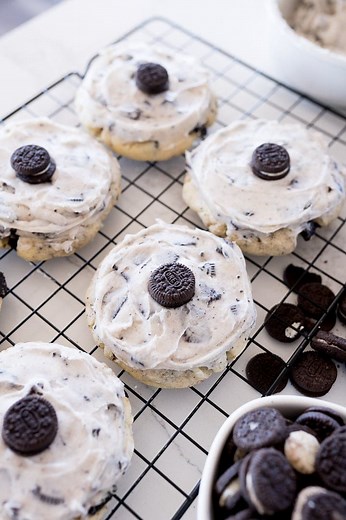 Crumbl Cookies and Cream Milkshake Cookies - Cooking With Karli