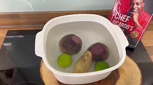 Why you should drink this 15 minutes before bed 😏 ￼ ingredients Beetroot very good for the blood flowing Ginger extra energy Lime or lemon guarantee, 100% effective | Chef Ricardo Cooking