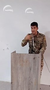 پێشمەرگەیەک لە مینبەرەوە داواکاری ئاڕاستەی هاووڵاتییان دەکات و دەڵێت: هەوڵی جنێودان مەدەن بە کاربەدەستدان، چونکە کاربەدەست هەرکەسێک بێت خوا دایناوە | VOS Saidsadq / دەنگی سەیدسادق