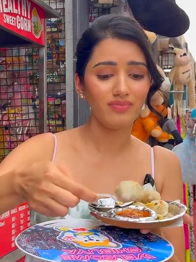 Alia Bhatt Wale Momos 😂 #neetubisht #funny #lakhneet #comedy #lakhneet