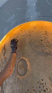 Nothing like getting mooned in your own home.🌙😏 What do you think of this interstellar art piece?!👍👎 📸: IG/inimitez | Scott McGillivray