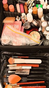 Behind the scenes, boots on, hats ready… and chickens stealing the spotlight 🐓 Who wore it best? | Ringers Western