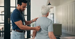Rückenschmerzen, Chiropraktiker und Mann mit alter: Stockvideos & Filmmaterial (100 % lizenzfrei) 3971115575 | Shutterstock