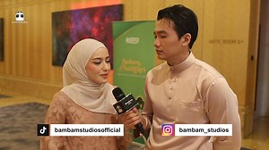 #SinggahSet: Baru-baru ini, Cik Bam dan team dijemput ke majlis tayangan Astro Raya. Tema kali ni, anggun dan tradisional. Para selebriti tak lepaskan peluang melaramg habis ya. Meriah lain macam! 😎😎😎 Nak kemeriahannya macam mana? Jom strim sampai habis! 😎 Kalau korang nak layan lagi moment-moment panas yang terjadi di set drama, korang boleh saksikan #SinggahSet setiap Jumaat, 5:00 petang di www.gempak.com! Confirm panas! Jangan ketinggalan saksikan program-program dan drama-drama terbaik b