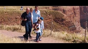 Steig ein und fühl Dich frei auf Helgoland! ☺️ "Irgendwo ins grüne Meer hat ein Gott mit leichtem Pinsel, lächelnd, wie von ungefähr, einen Fleck getupft: Die Insel!" -James Krüss- Wir freuen uns auf Euch, Helgoland und den “Halunder Jet“! Hier ist unser Imagefilm: | FRS Helgoline