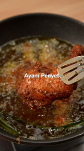 Resepi Ayam Penyet korang wajib cuba tau😋 #ayam #ayamgoreng #ayamgorengberempah #ayampenyet #ayamgeprek #sambal #sambalhijau #cooking #homecooking #homecook #resepi #resepimudah #food #trendingvideo #trendingnow #viralpost #viralvideo | Mama Cah Kitchen