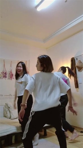 HAHAHAHAHA WE ALL HAVE BIG BOOTY🤣🤣🤣🤣🤣 @justmoy0520 #JesSylMoy #fyp #dancechallenge #funny