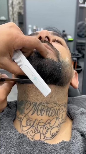 #tutorial #barber #barbershop #haircut #hair #foryou #تعليم #chin #beard #fashion #fade #fyp #shorts | Gary Gibbons