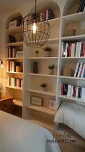 The perfect bedroom for the book lover. 🤎💚 | Nicole Gates