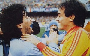 PEDRO PABLO PASCULLI, nella trasmissione TUTTI IN CAMPO con Pasquale Marzotta, ricorda il grande MARADONA. | Mondoradio Tuttifrutti | Facebook