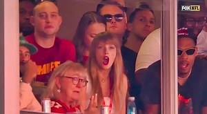Taylor Swift Did The “Chest Bump” Celebration After Her Man Travis Kelce Scored TD (VIDEO)