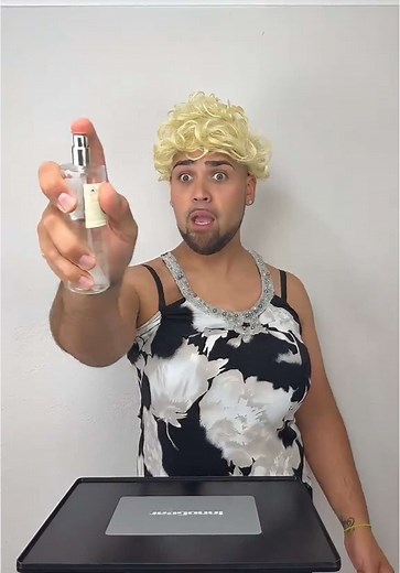 80 PEDOS Diarios: Humor y Parodia Latina