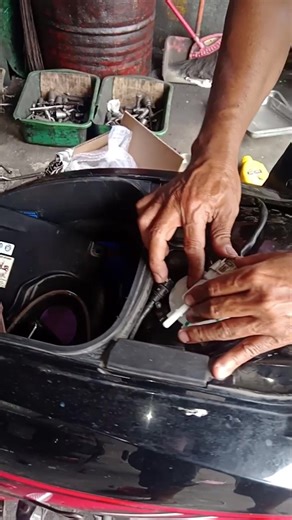 Installing the Fuel Pump Assy Unit for the Honda Genio automatic motorbike | Aeon