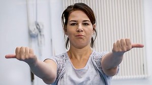 extra 3 : Macarena-Song für Baerbock: "Hey Annalena"