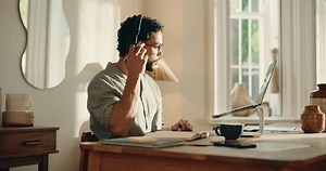 Schreiben, Notebook und Mann mit Kopfhörer: Stockvideos & Filmmaterial (100 % lizenzfrei) 3943513557 | Shutterstock