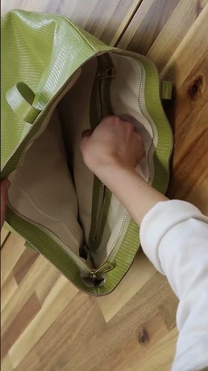 The Easy Leather Tote Tutorial is NOW LIVE 🌟 Fully Lined and Inset Zip 👀