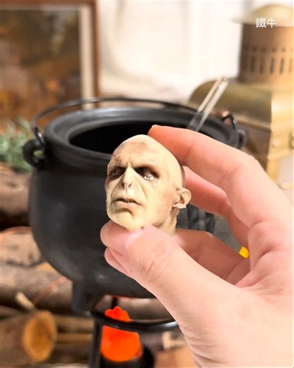 Making Voldemort squishies | 9GAG TV