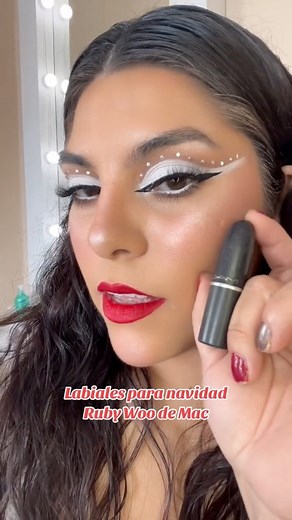 11 reactions | Labial Ruby Woo de Mac, uno de mis labiales rojos favoritos #makeup #makeupreview #grwmmakeup #tipsdemaquillaje #trucosdemaquillaje #grwm #consejosdebelleza | Paloma Rodríguez | Facebook