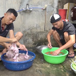 Thử thách ăn lòng siêu cay nhận thưởng to, ai sẽ là người chiến thắng? #xuhuong #amthuc #sieucay #thuthach #aemn | Anh Em Miền Núi