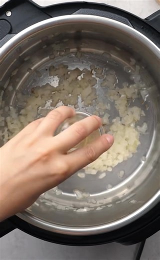 Beef and broccoli made quick and easy in the Instant Pot with the most delectable sauce. You’ll have dinner on the table in 20 minutes! RECIPE: https://ohsweetbasil.com/instant-pot-beef-and-broccoli-recipe/ #beef #broccoli #beefandbroccoli #instantpot | Sweet Basil | Facebook