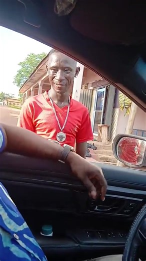 A man with disability, who was begging for money refused an offer from someone who asked him to take off his earrings and necklace in exchange for a donation. @highlight | Bỳte Sieh Samuel | Facebook