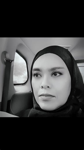 5.8K views · 152 reactions | Bagai hitam dan putih, yang tak pernah sewarna. Hanya kita yang merasakannya .. Falsafah pagi Ahad邏 Salam Ahad yg berbahagia. Lagu apa yang dapat membahagiakan anda? Beritahu saya di kotak komen dibawah ini⤵️ Layan segmen ANDA & LAGU, 10:30pagi - 12tgh bersama Mariam MasOd, di Mediacorp Warna 942  #AndaDanLagu #MediacorpWarna942 | Mediacorp WARNA 942 | Facebook