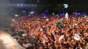 277K views · 7.4K reactions | E vocês sempre nos surpreendendo! Olha o momento que a "Neguinha" e o seu dono foram escolhidos para subir no palco! O show em Luziânia/GO tá demais!! <3 #PaulaFernandesEmLuziania #TurnêUmSerAmor | Paula Fernandes | Facebook