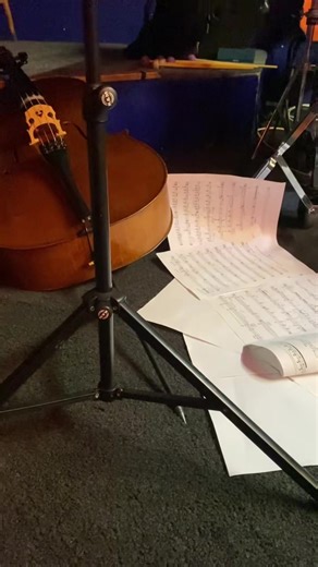 Come with us to one of our Noisy Nights gig! Noisy Nights are an opportunity for emerging and amateur composers to have their work showcased during a fun and informal evening in a bar/pub environment. With a call for score open to everyone, composers can submit short works up to 5 minutes, and the selected ones are performed during the concert. During the night, the audience is invited to take part in a 10-minute composer challenge where anyone can write their own music. The three Red Note playe